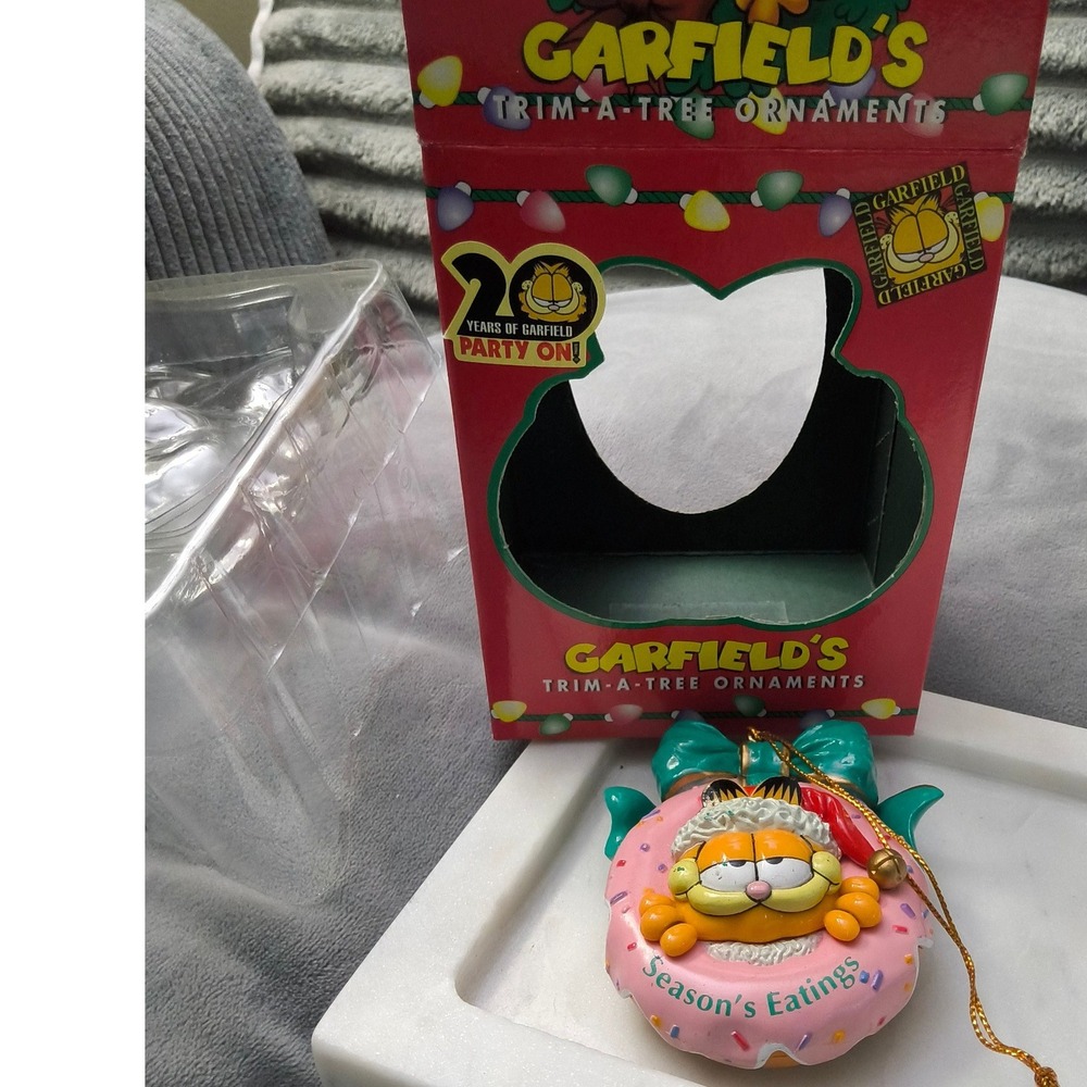 1996 Paws Garfield Inside a Donut Ornament